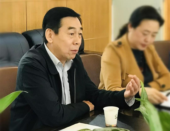 我校教育國際化特色建設(shè)迎來“區(qū)中小學(xué)特色教育實驗學(xué)?！表椖恐衅跈z查