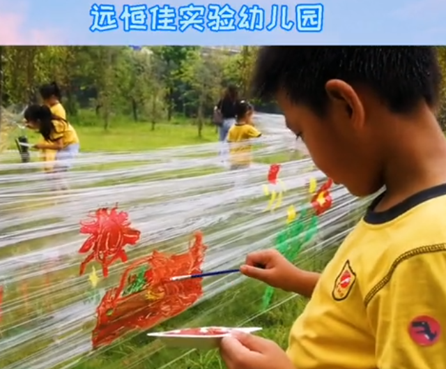 什么？保鮮膜上作畫？