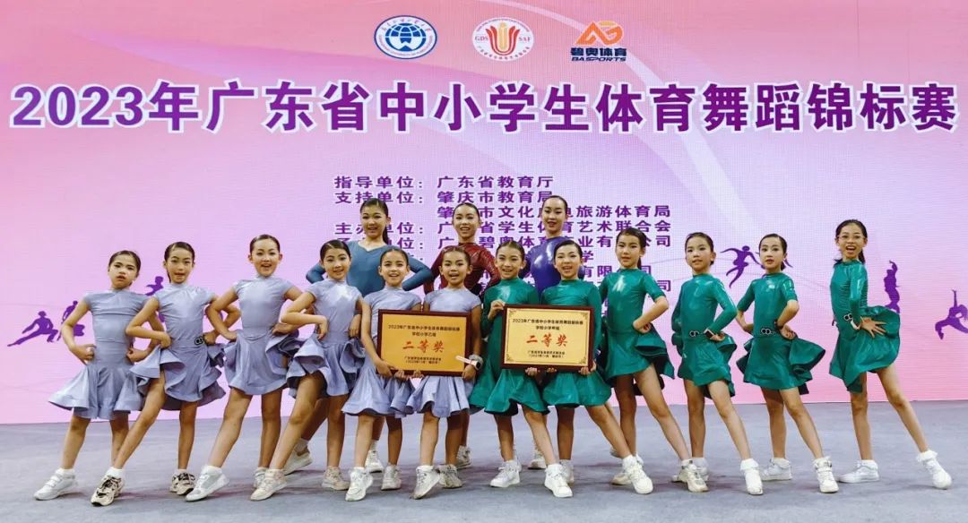 深圳市龍華中英文實驗學校拉丁舞代表隊獲得兩項廣東省第二名！